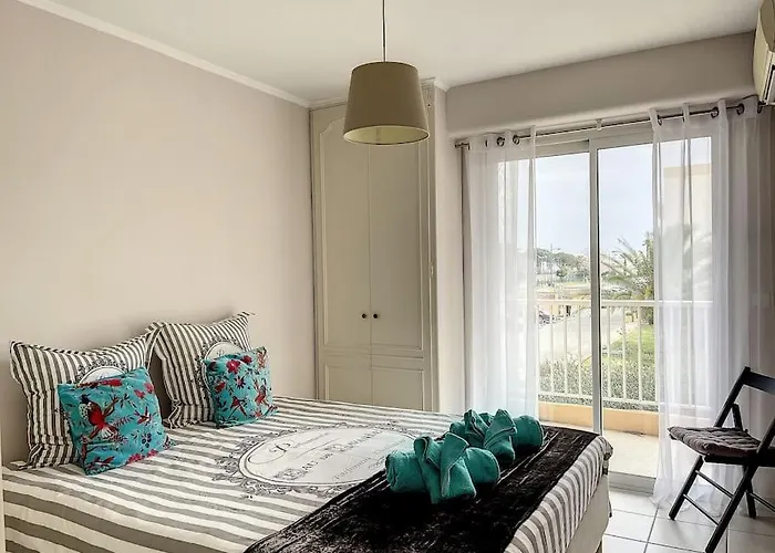 Family Close To The Le Lavandou