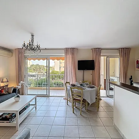 Family Close To The Daire *