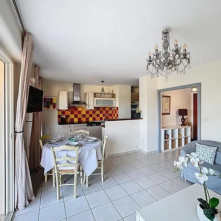 Family Close To The Daire Le Lavandou