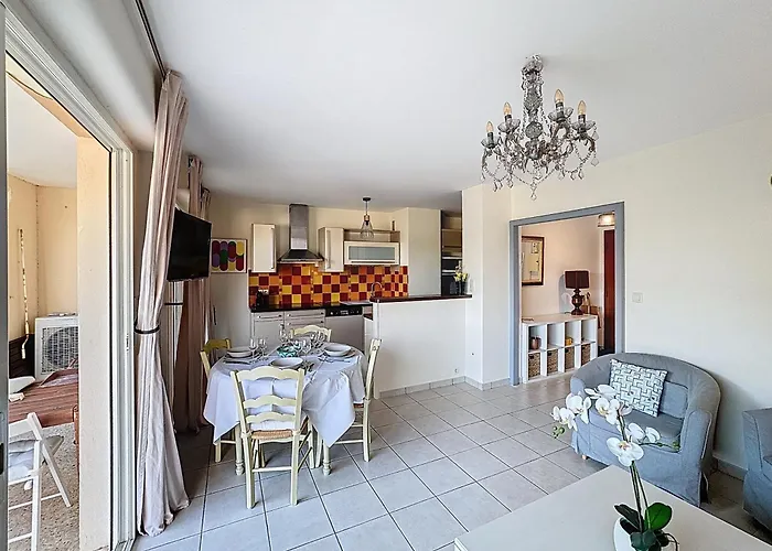 Family Close To The Daire Le Lavandou